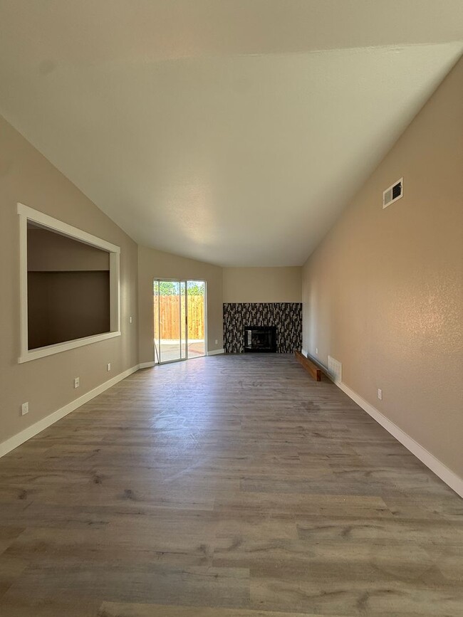 Building Photo - Orcutt Single Story Completely Remodeled Home