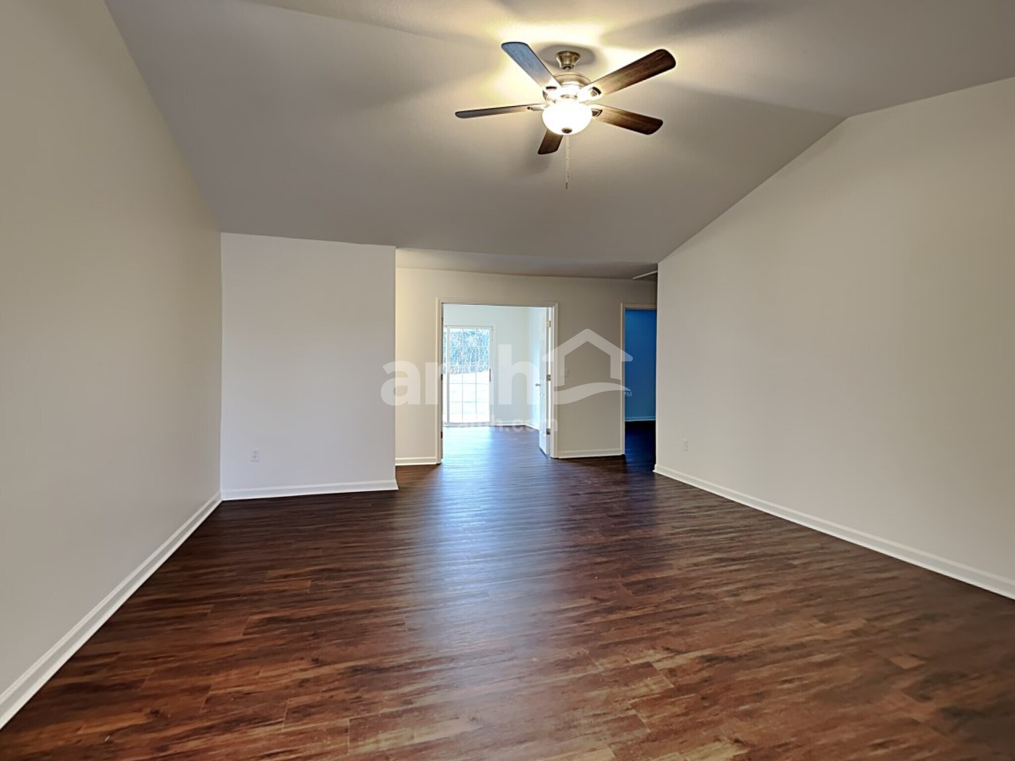 Building Photo - 200 Kingscreek Dr