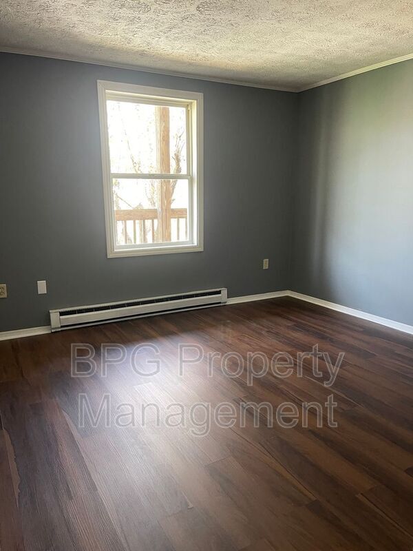 Building Photo - 123 Circle Dr