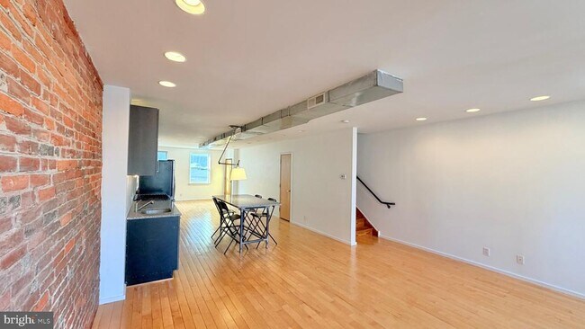 Building Photo - 136 N 3rd St