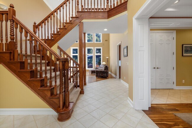 Building Photo - 7040 Royal Villa Ct