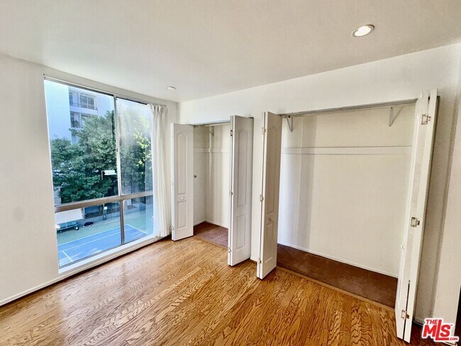 Building Photo - 1134 Alta Loma Rd