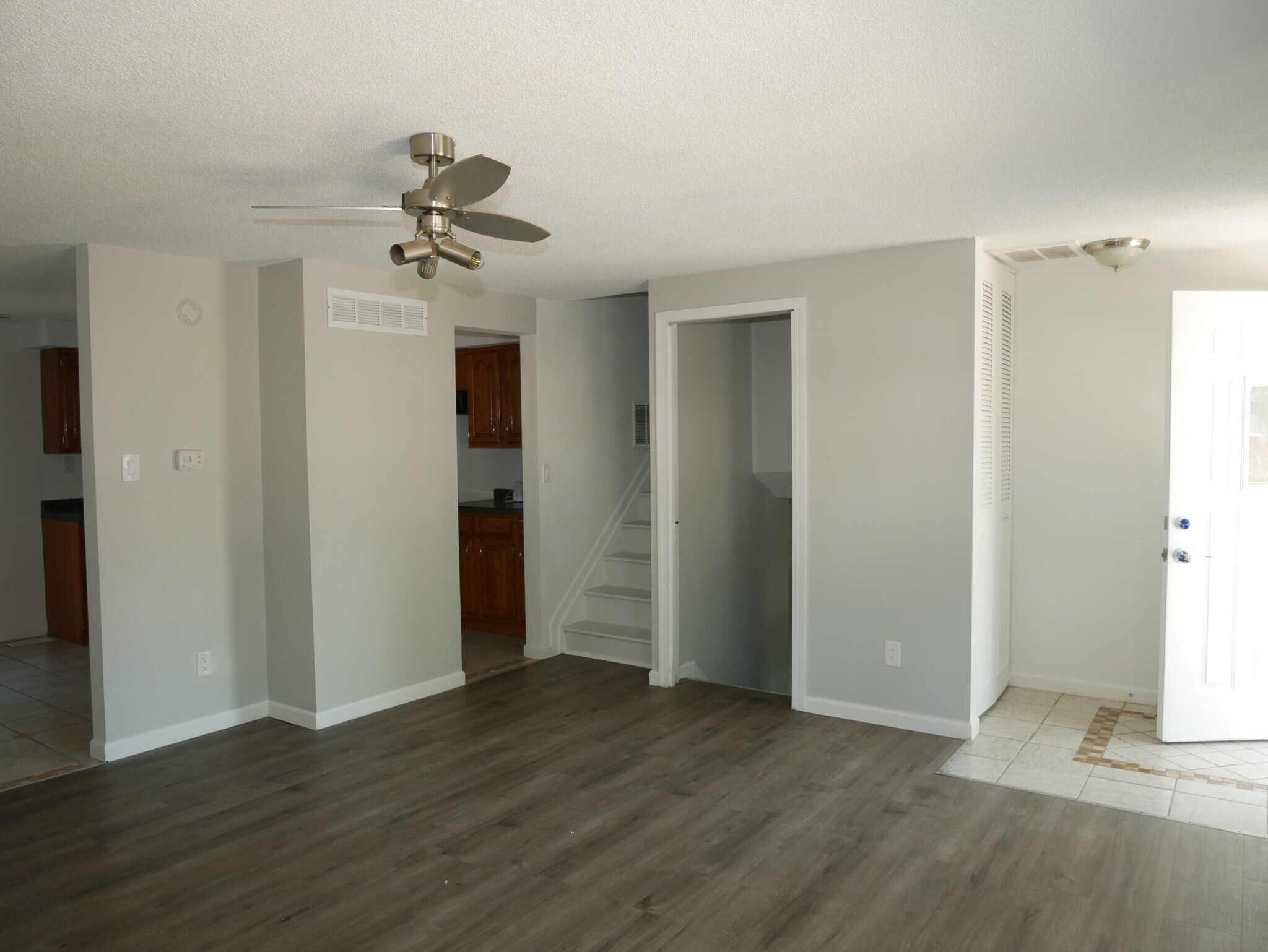 Building Photo - 8945 Mariposa Dr