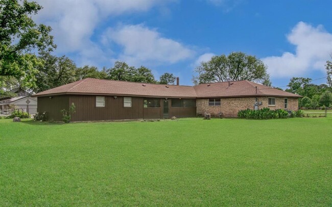 Building Photo - 2125 Melanie Ln