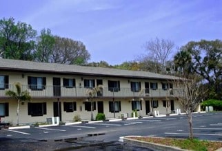Building Photo - Fairways Apartments