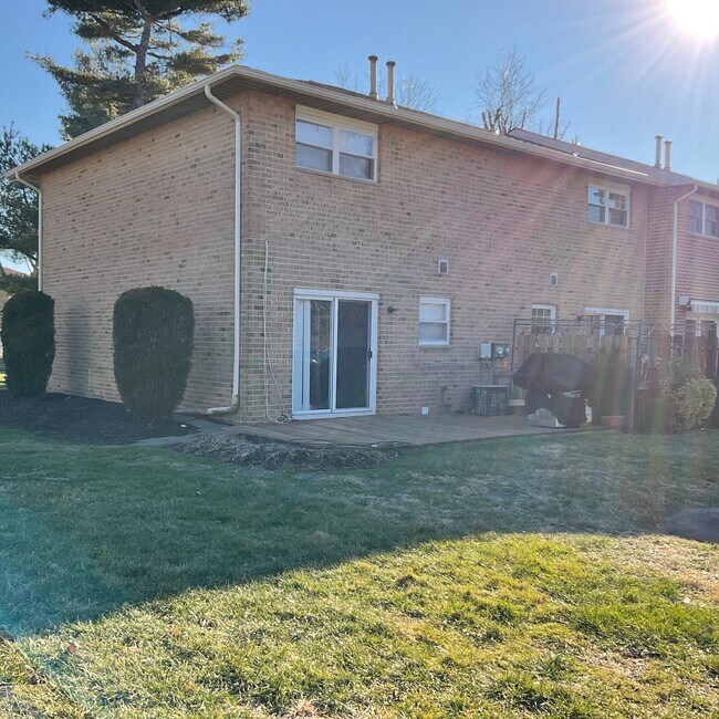 Building Photo - 48 Eaves Mill Rd