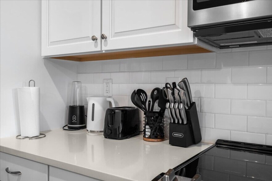 Building Photo - 2005 Clarksdale Dr