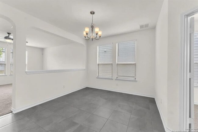 Building Photo - 412 Deer Crest Dr