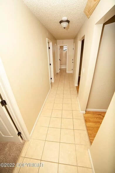 Building Photo - 16943 Hanson Dr