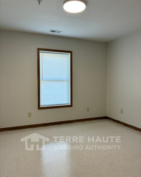 Building Photo - 275 N 18th St