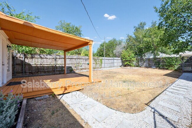 Building Photo - 3824 Collinwood Ave