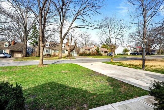 Building Photo - Beautifully Furnished Home – Move-In Ready!