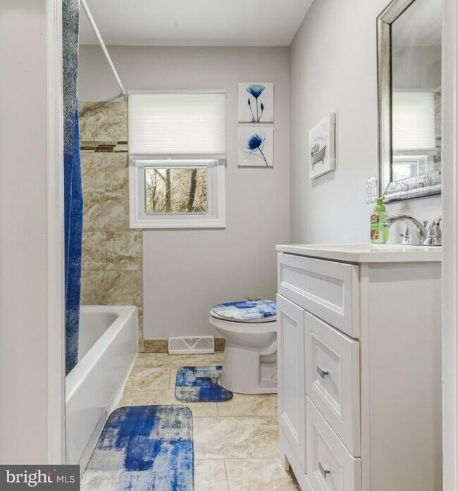 Building Photo - 1013 Delsea Dr