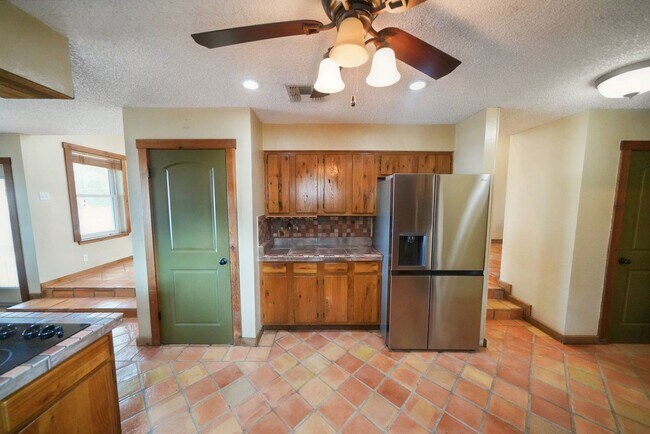 Building Photo - Charming and Centrally Located Home Now Available with Inground Pool. Realtor Commmission:$750