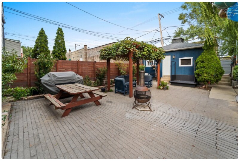 Building Photo - 1857 S California Ave