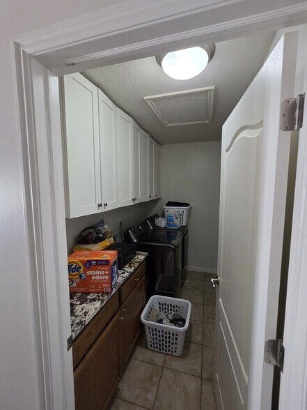 Building Photo - 5672 Ketch Ln