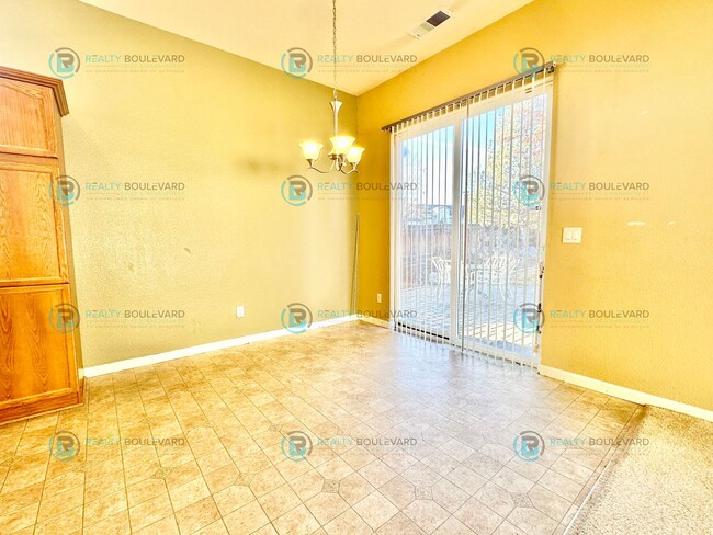 Building Photo - $500 Off Move-In Costs!! Great 3 Bedroom 2...