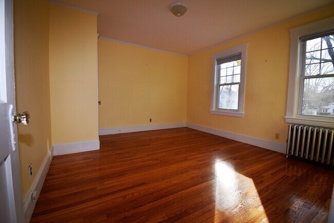 Building Photo - 39 S Normandy Ave
