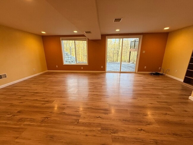 Building Photo - 3 Bed 2.5 Bath Home for Rent, 3.25 Wooded Acres, Oconomowoc Area Schools