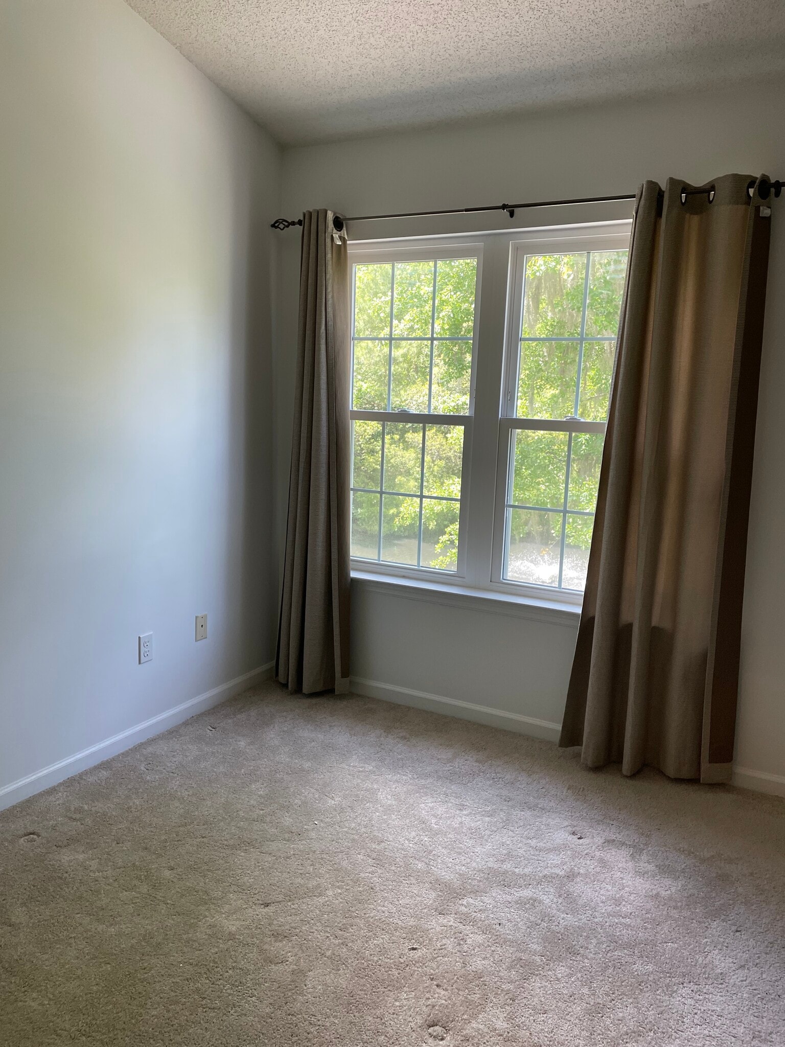 Building Photo - 8133 Shadow Oak Dr