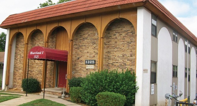 Primary Photo - Hornets Pointe Apartments