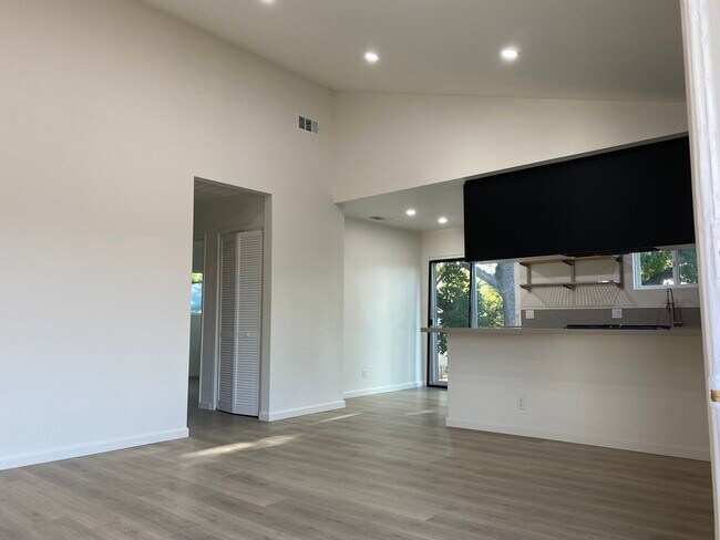 Building Photo - 3461 Perlita Ave