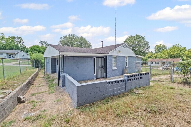 Building Photo - 410 Carbon Cove