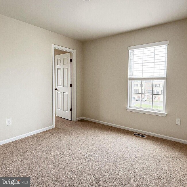 Building Photo - 229 Caterpillar Dr