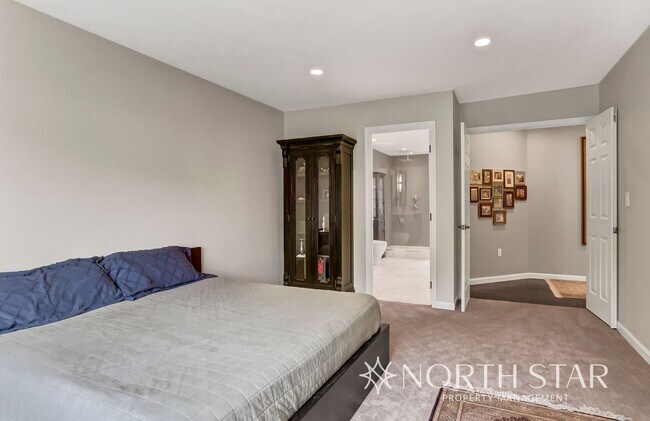 Building Photo - $1000 Off First Months Rent in Lake Oswego
