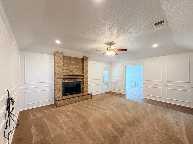 Building Photo - Charming 3-Bedroom Gem with 2 Full Baths in Crowley!