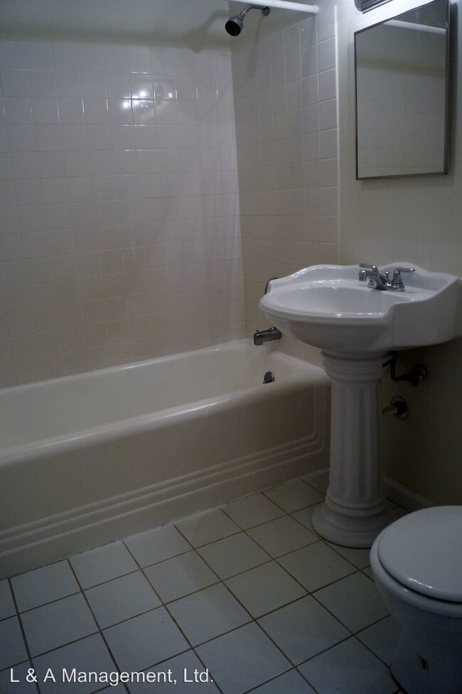 Building Photo - 2566 Kemper Rd