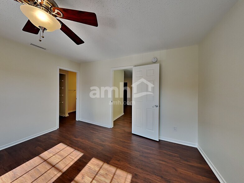 Building Photo - 9414 W Stargazer Dr