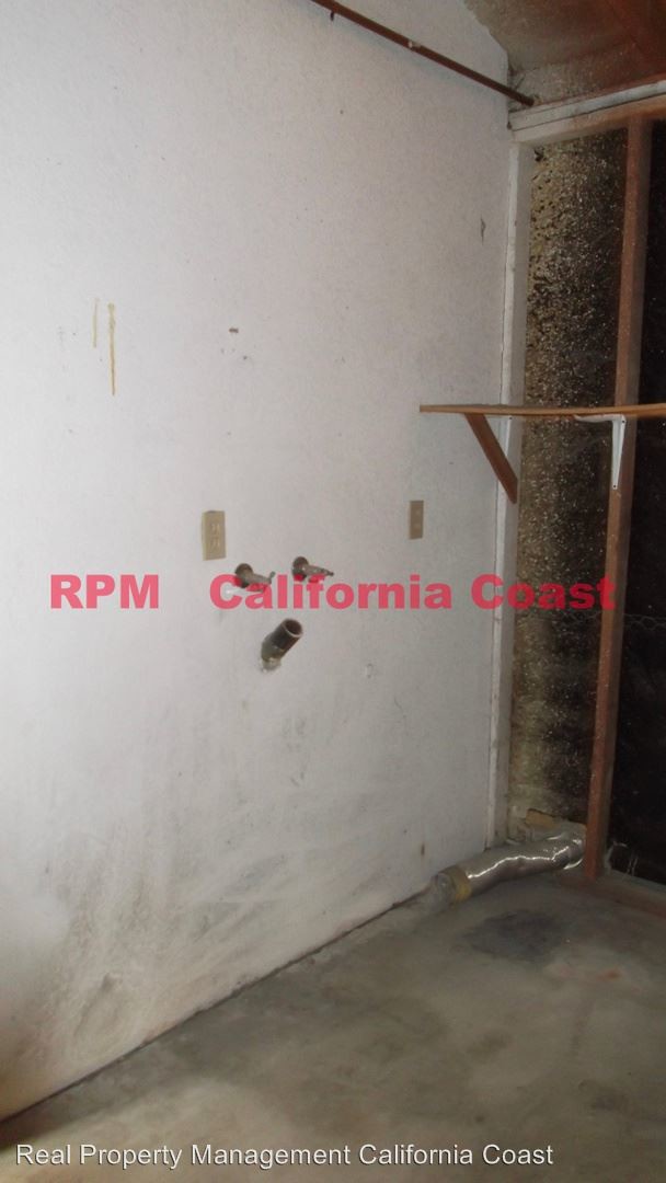 Building Photo - 4831 Santa Ana St