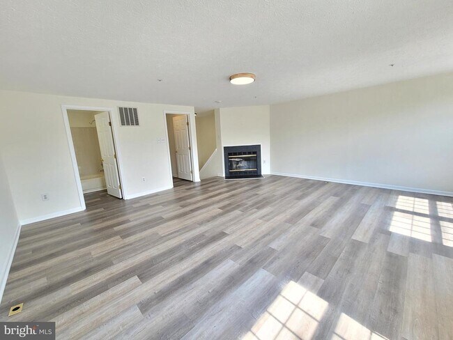 Building Photo - 589 Boysenberry Ln