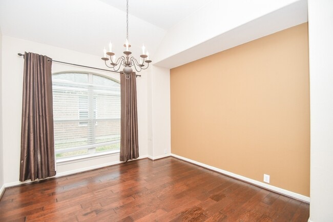 Building Photo - 9004 Sunrise Trail