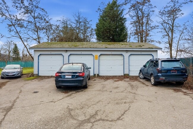 Building Photo - 3446 W Lilac Ct