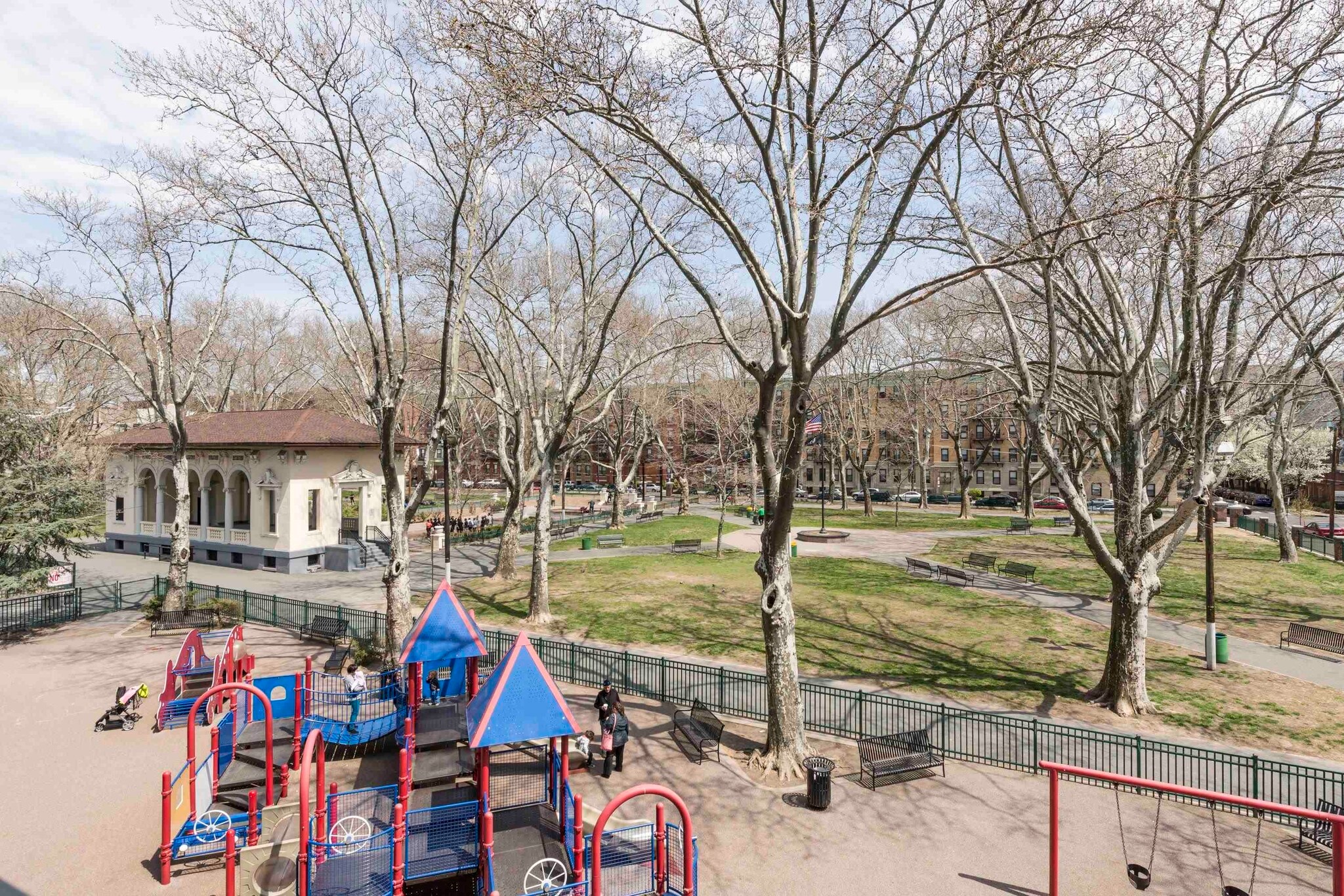 Building Photo - 402 9th St