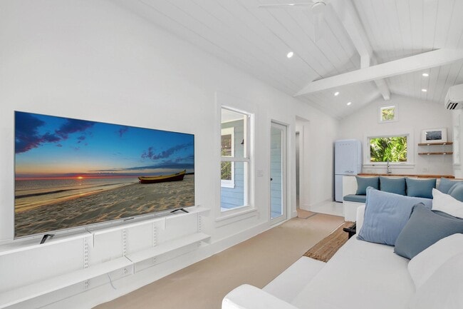 Building Photo - 220 S L St