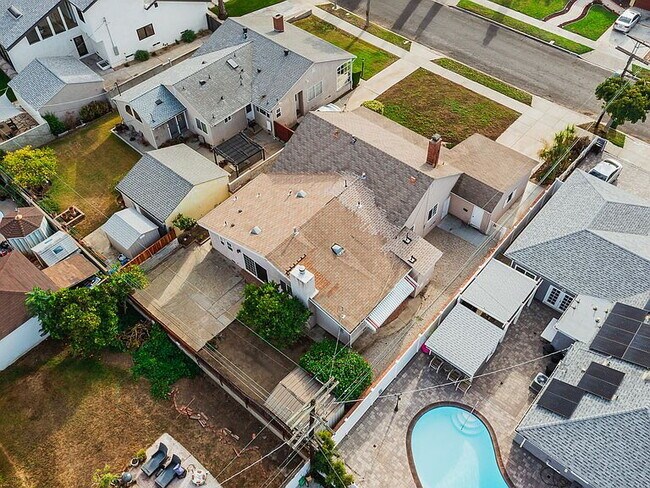 Building Photo - "Spacious 4-Bed, 3-Bath Oasis in Prime Los Angeles Location - 2080 Sq Ft of Comfort!"