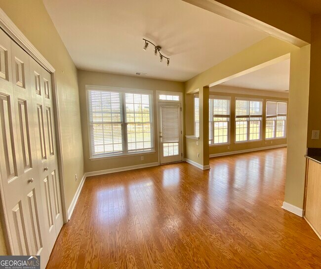 Building Photo - 1606 Cascade Overlook