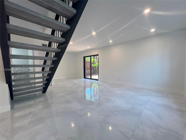 Building Photo - 6435 SW 116th Pl