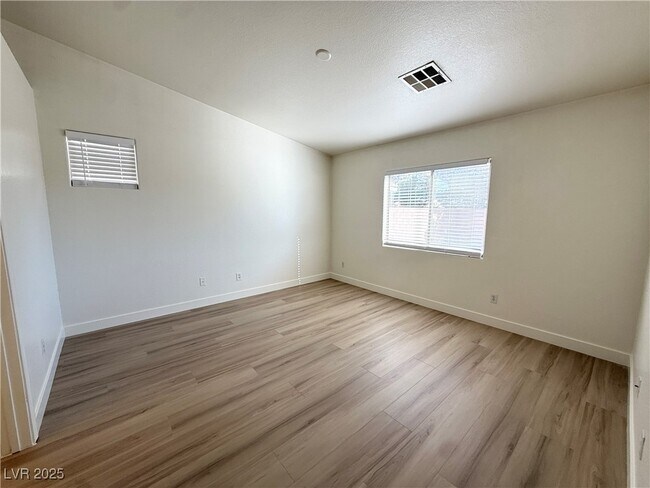 Building Photo - 5718 Royal Sands St