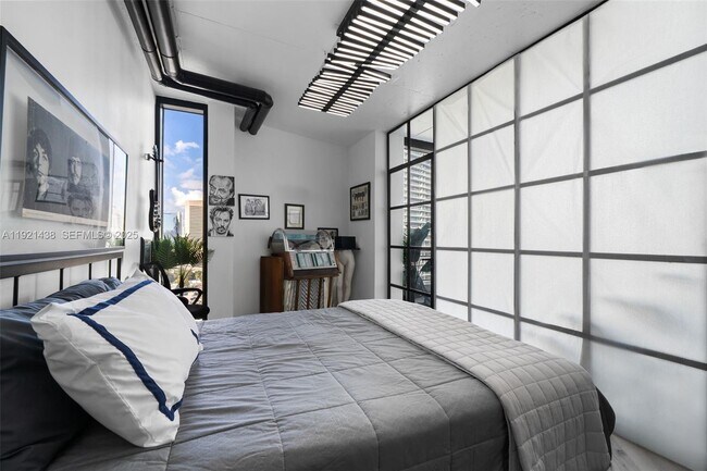 Building Photo - 690 SW 1st Ct