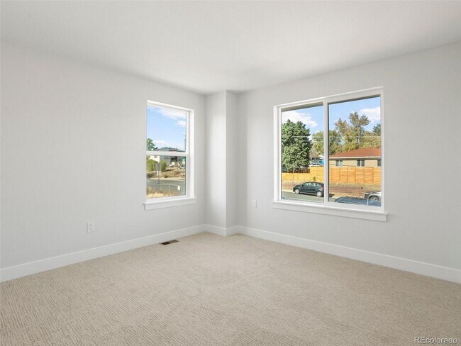 Building Photo - Brand New 4BD, 4BA Half-Duplex in Villa Park