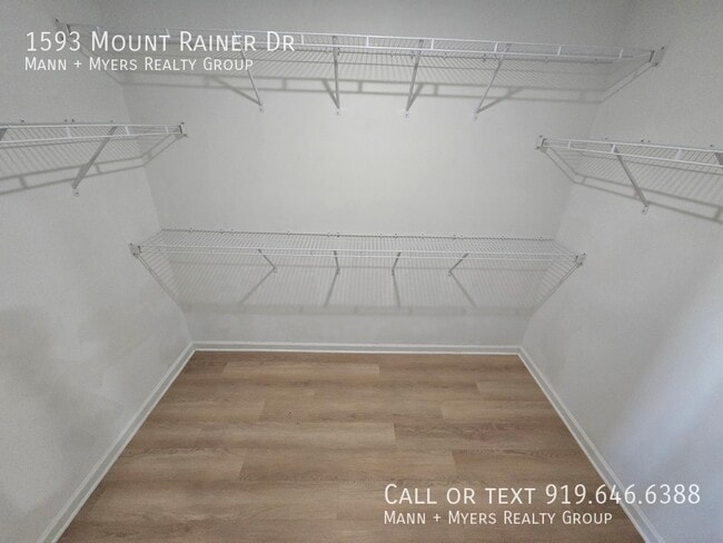 Building Photo - 1593 Mount Rainer Dr