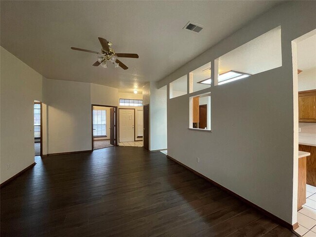 Building Photo - 621 Gyrfalcon Dr