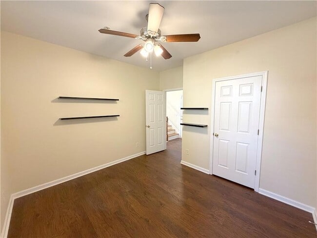 Building Photo - 4680 Creekside Villas Way