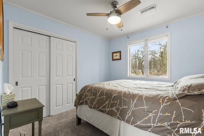 Building Photo - 15326 N River Beach Dr