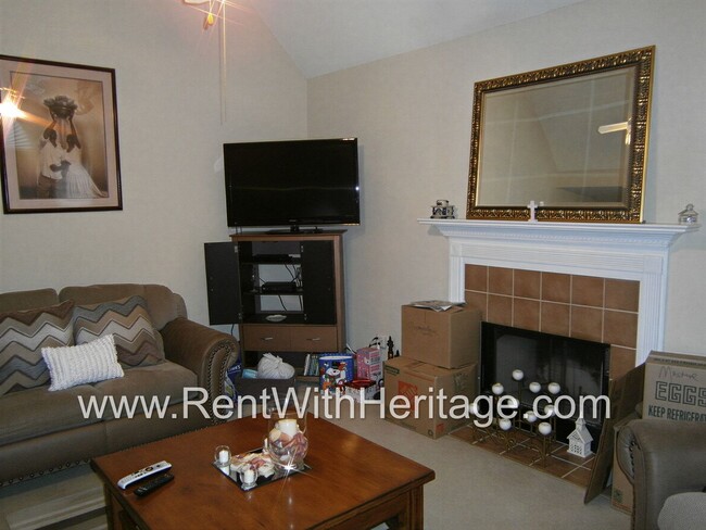 Building Photo - WOW!!!.....GORGEOUS 4Bd / 3Ba / UPGRADES GALLORE/ SWIM / TENNIS COMMUNITY
