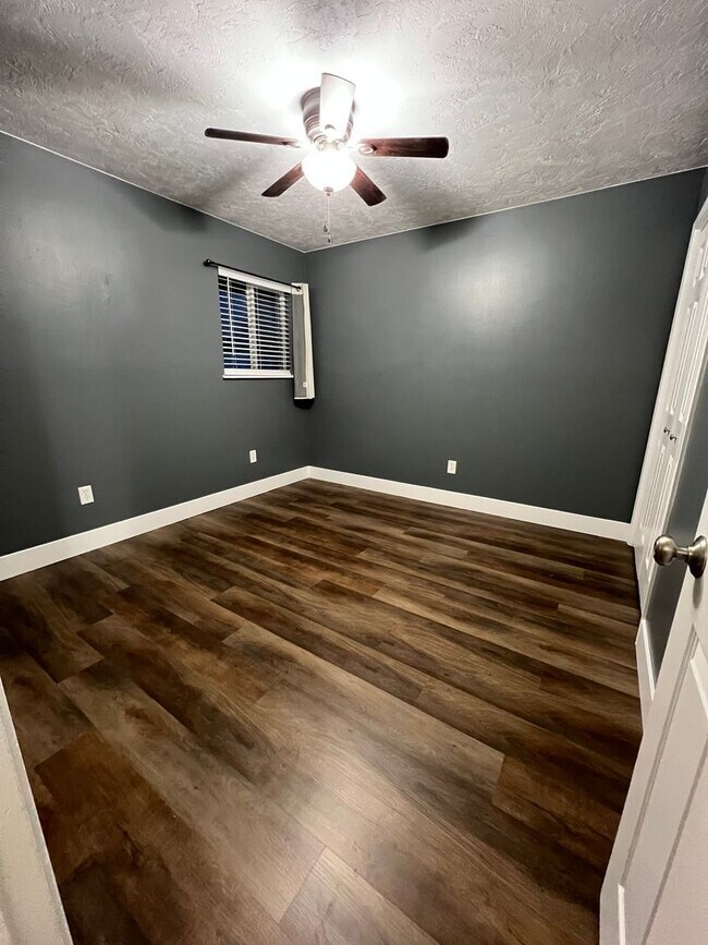 Building Photo - Hendricks Park Place Condo's